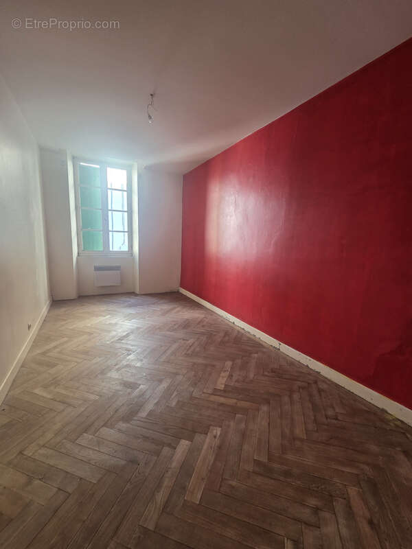 Immeuble de caractère avec fort potentiel au cœur du bourg de Castillonnès - photo 3