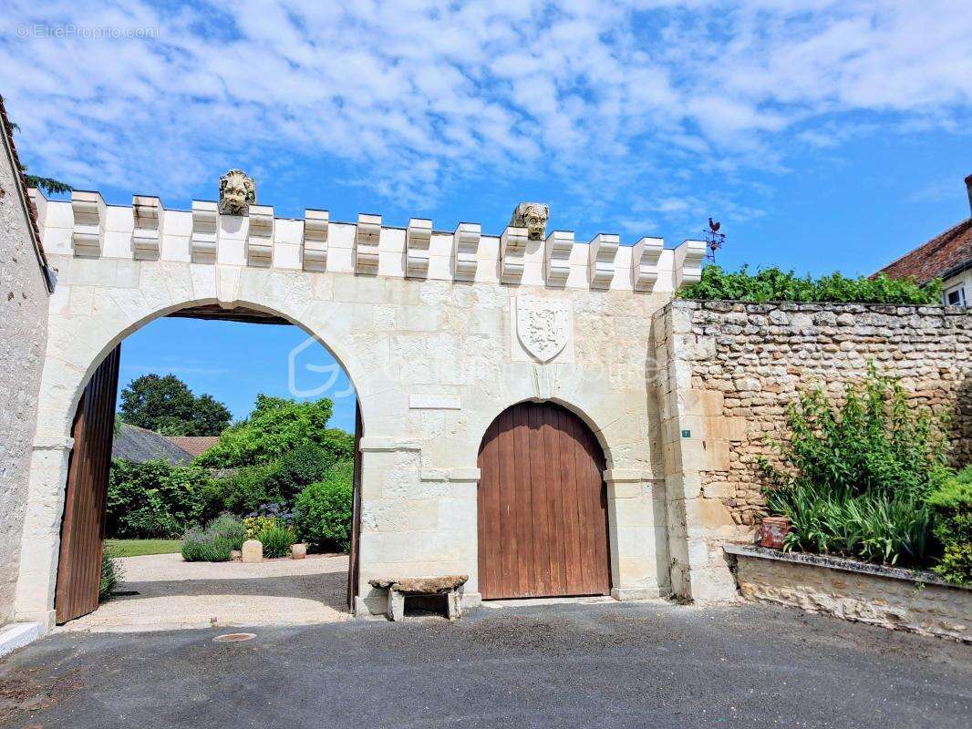 Exceptionnelle bastide du XVe siècle au cœur de la campagne tourangelle – Ancien logis seigneurial de l'Ardoise - photo 3