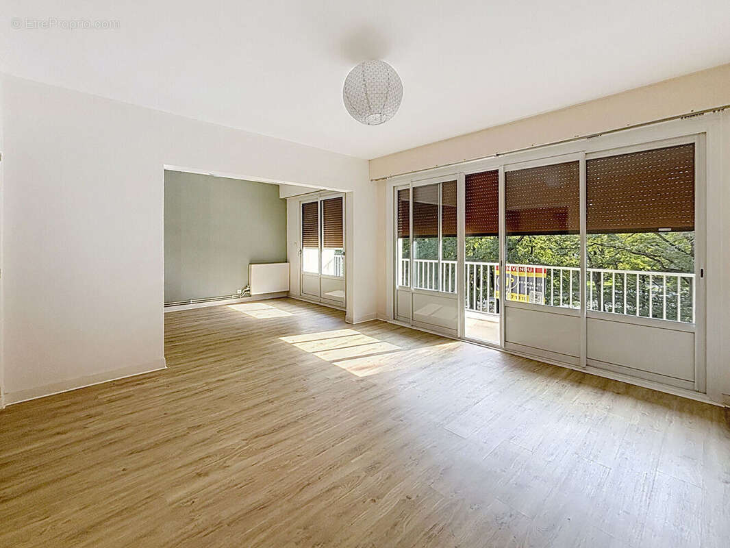 Appartement à AVRILLE