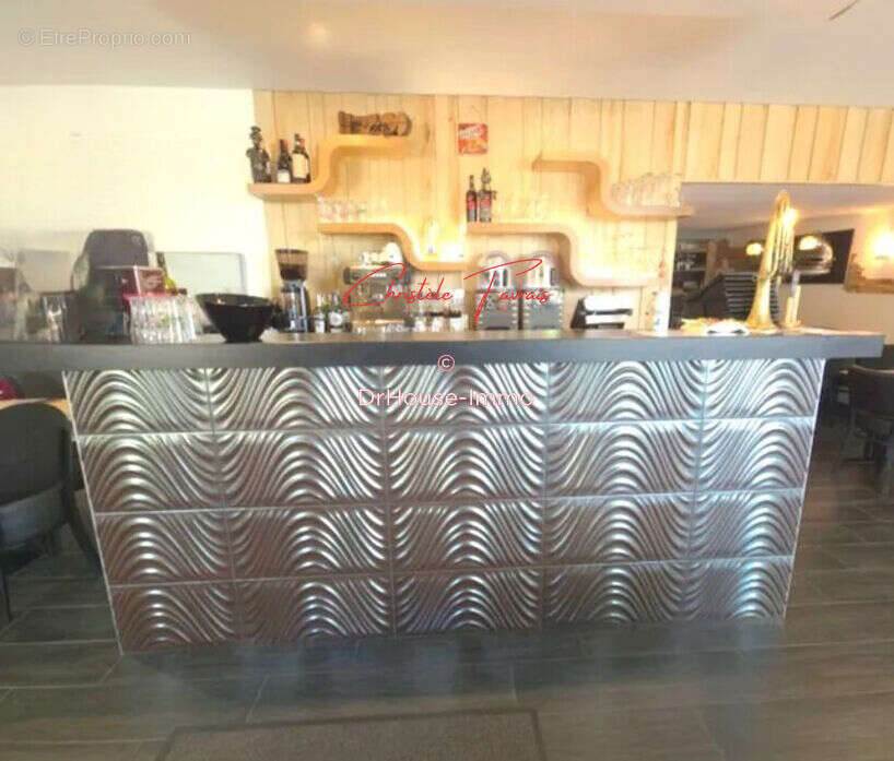 Commerce à LOUVIGNE-DU-DESERT