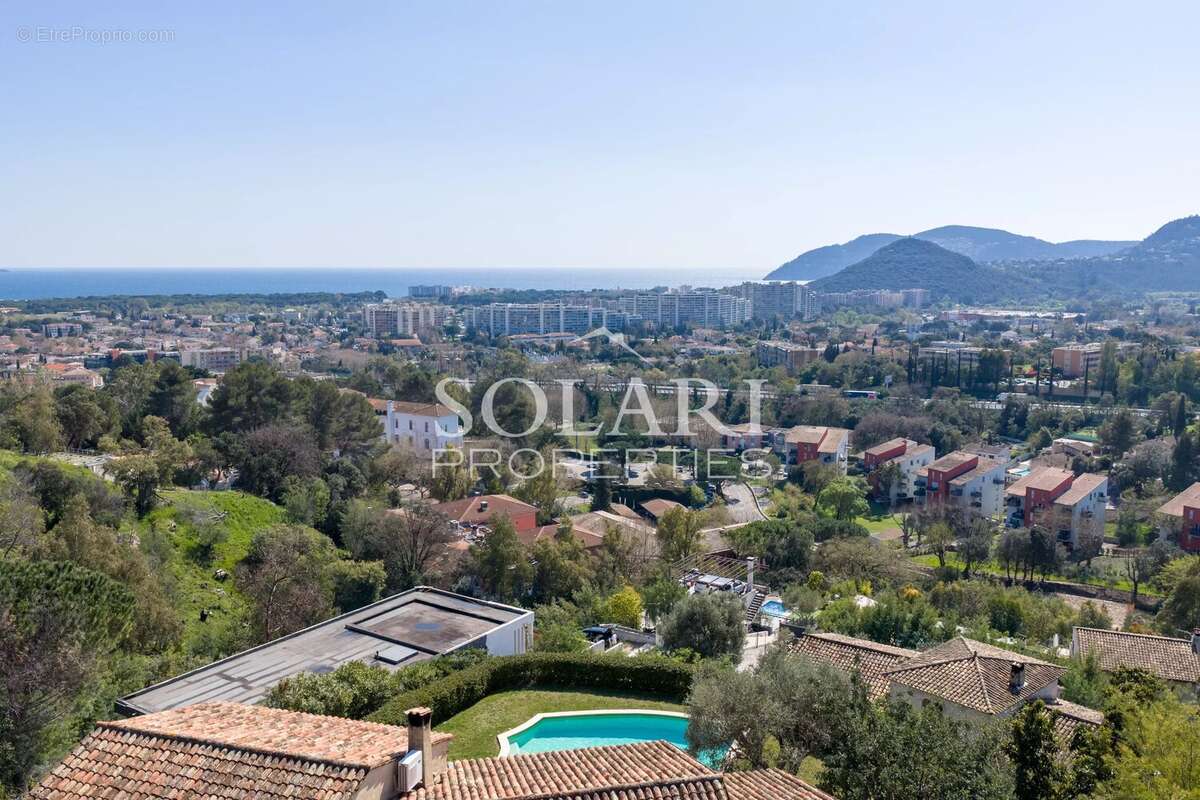 Maison à MANDELIEU-LA-NAPOULE