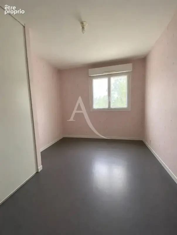 Appartement  plein bourg -Saint Philbert De Grand Lieu - 3 pièce(s) - photo 8