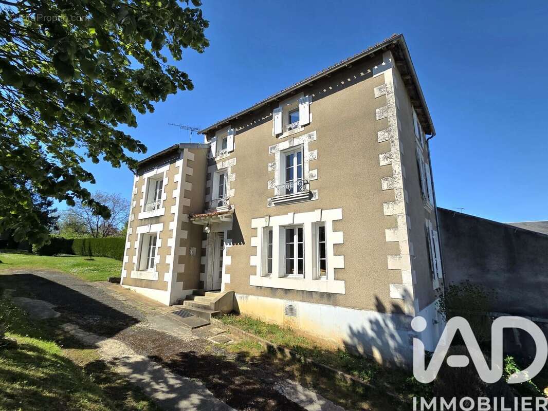 Photo 2 - Maison à VOUNEUIL-SOUS-BIARD