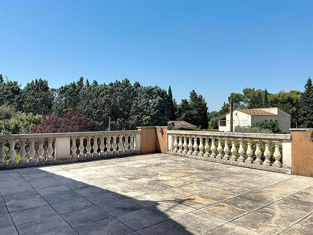 Maison Rochefort Du Gard 7 pièce(s) 300 m2 - photo 12