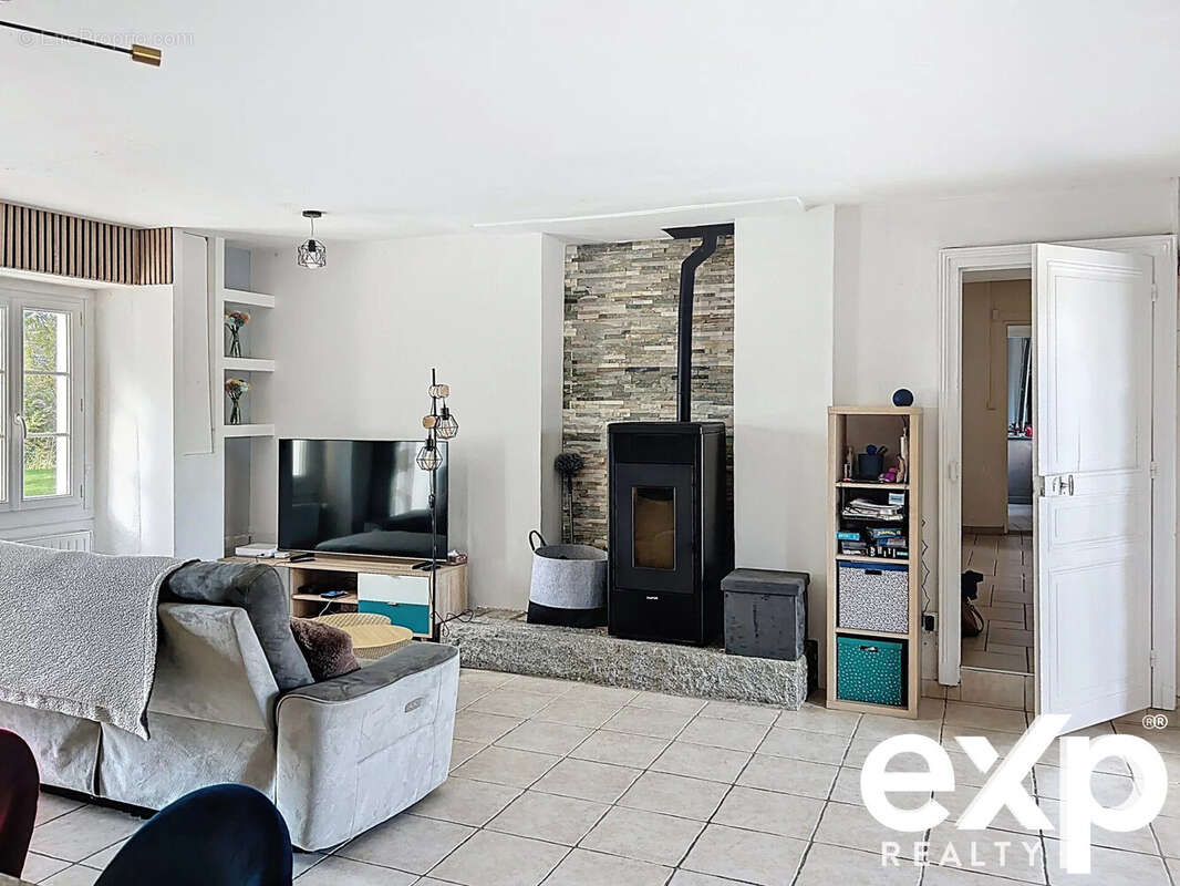 Maison à LA CHAPELLE-BASSE-MER