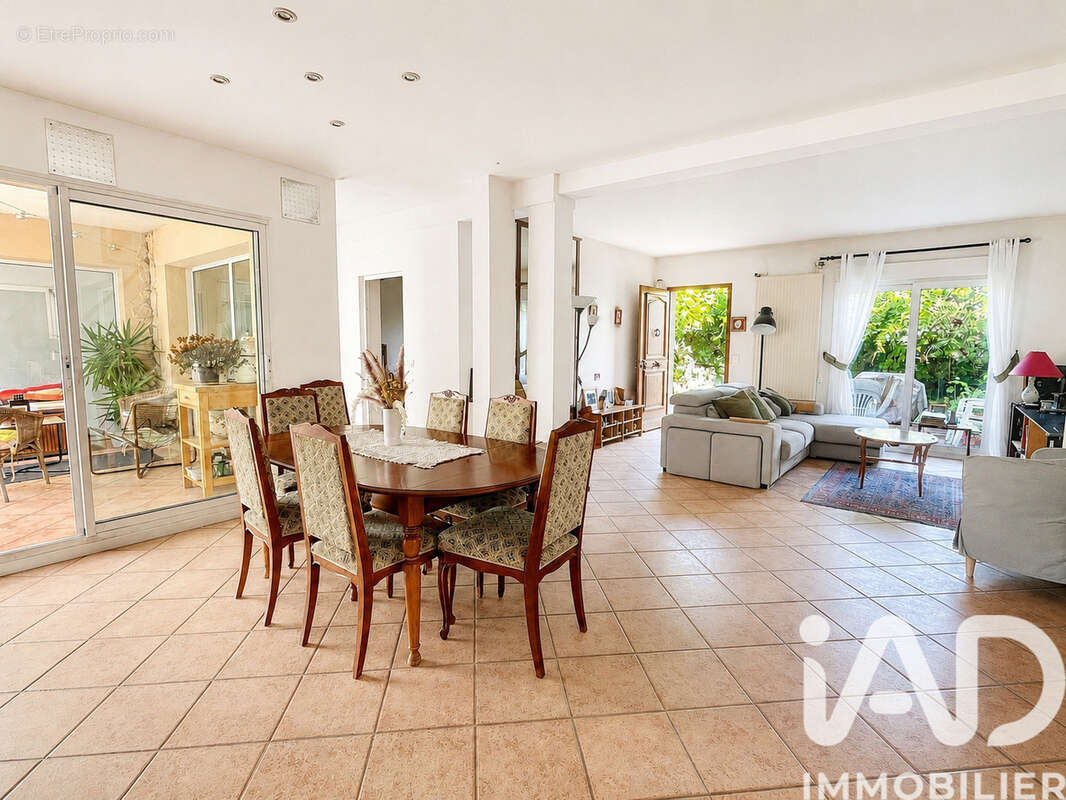 Maison 175 m² à Chaville  - photo 2