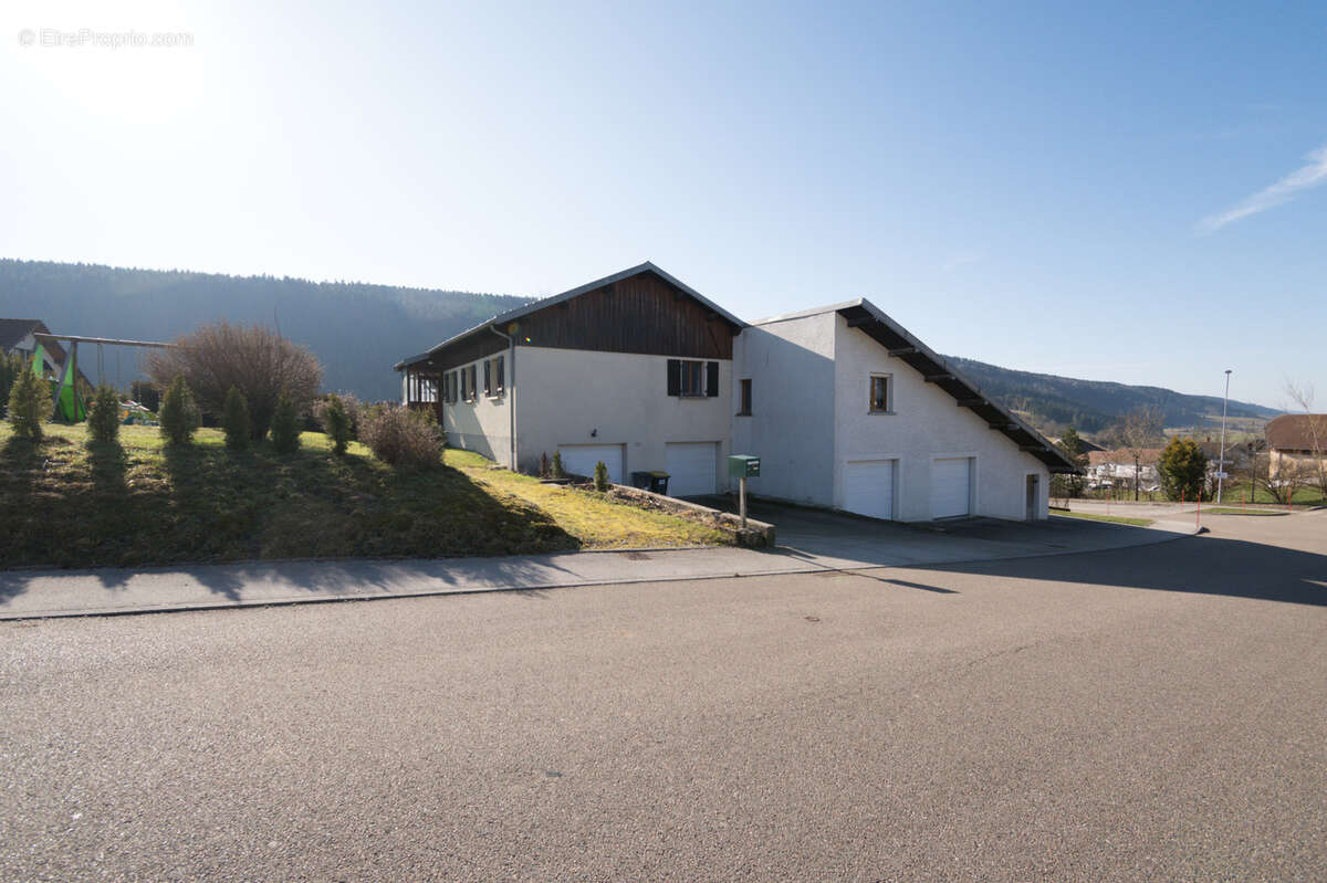 Maison à MAISONS-DU-BOIS-LIEVREMONT