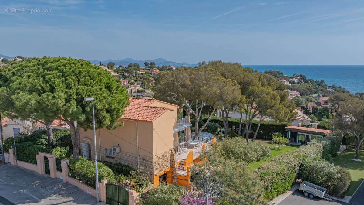 Maison à LES ISSAMBRES