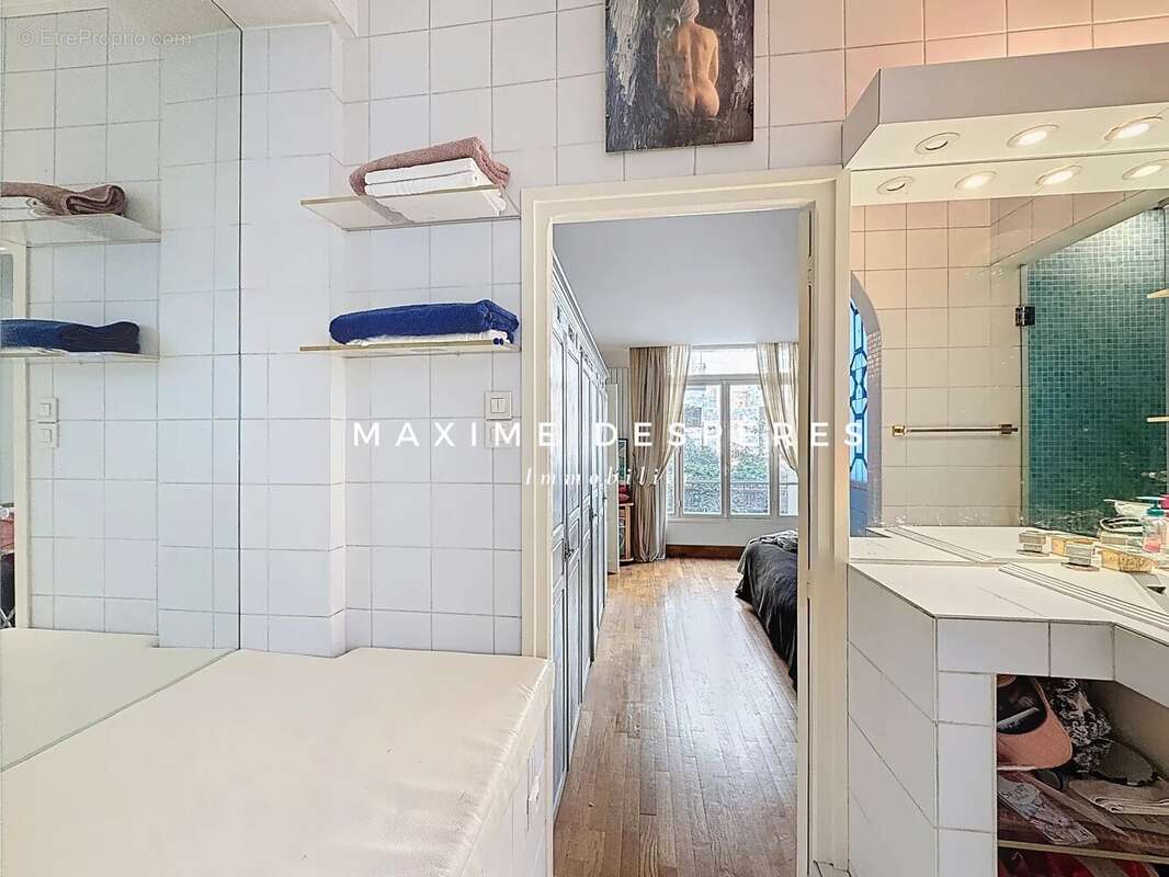 Appartement à PARIS-16E