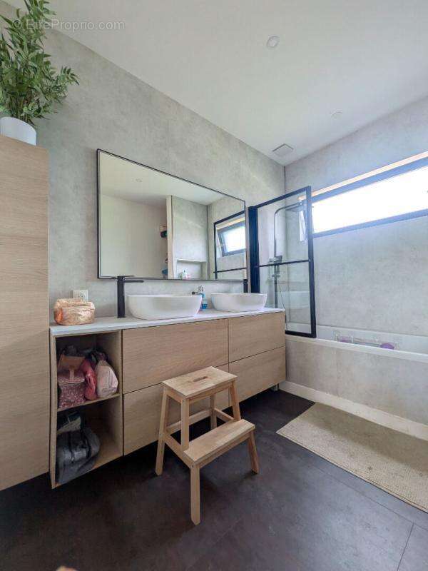Maison de 150 m² aux performances passives - Un confort de vie exceptionnel au coeur de la nature - photo 9