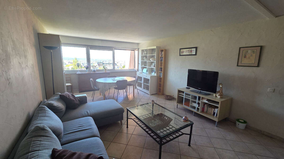 Appartement à VETRAZ-MONTHOUX