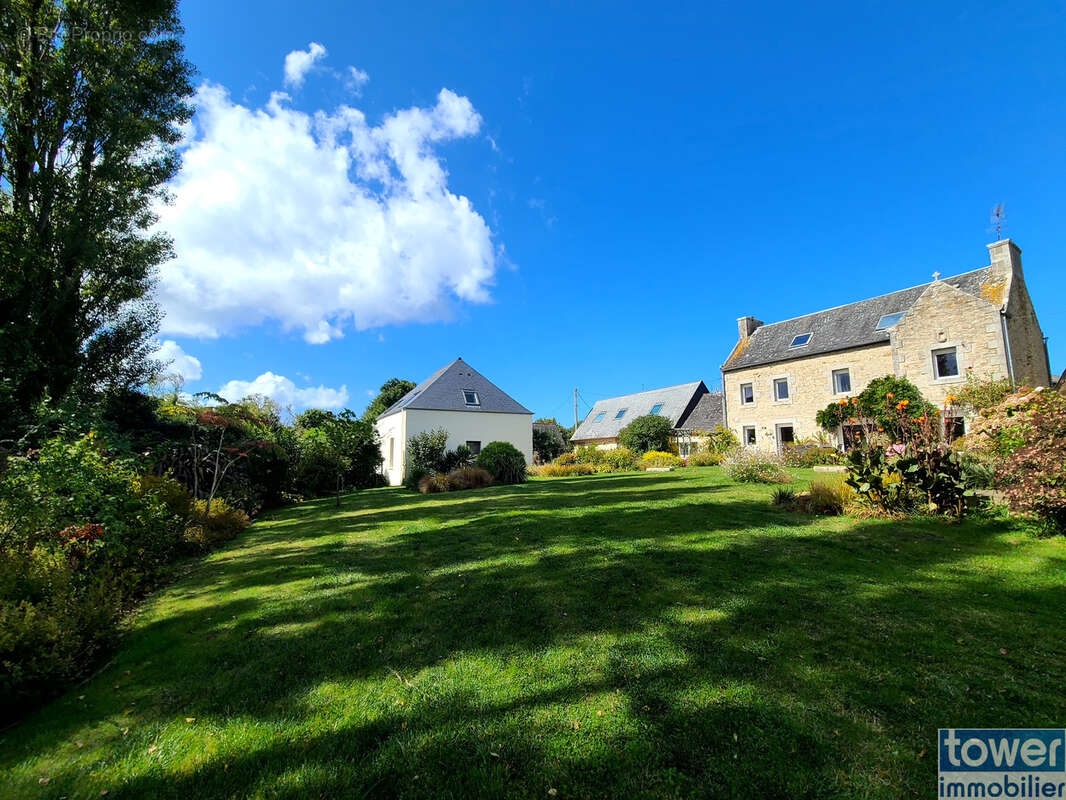 Maison à PLOUGOULM