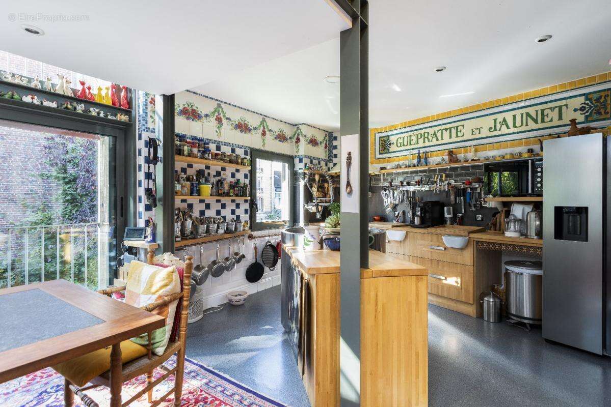 Appartement à LES LILAS