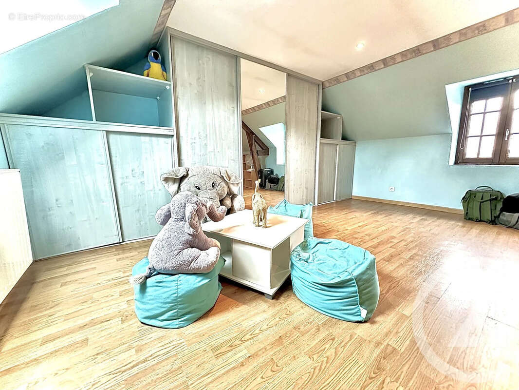 Maison 214 m² à Saint-Etienne-Sous-Bailleul  - photo 10