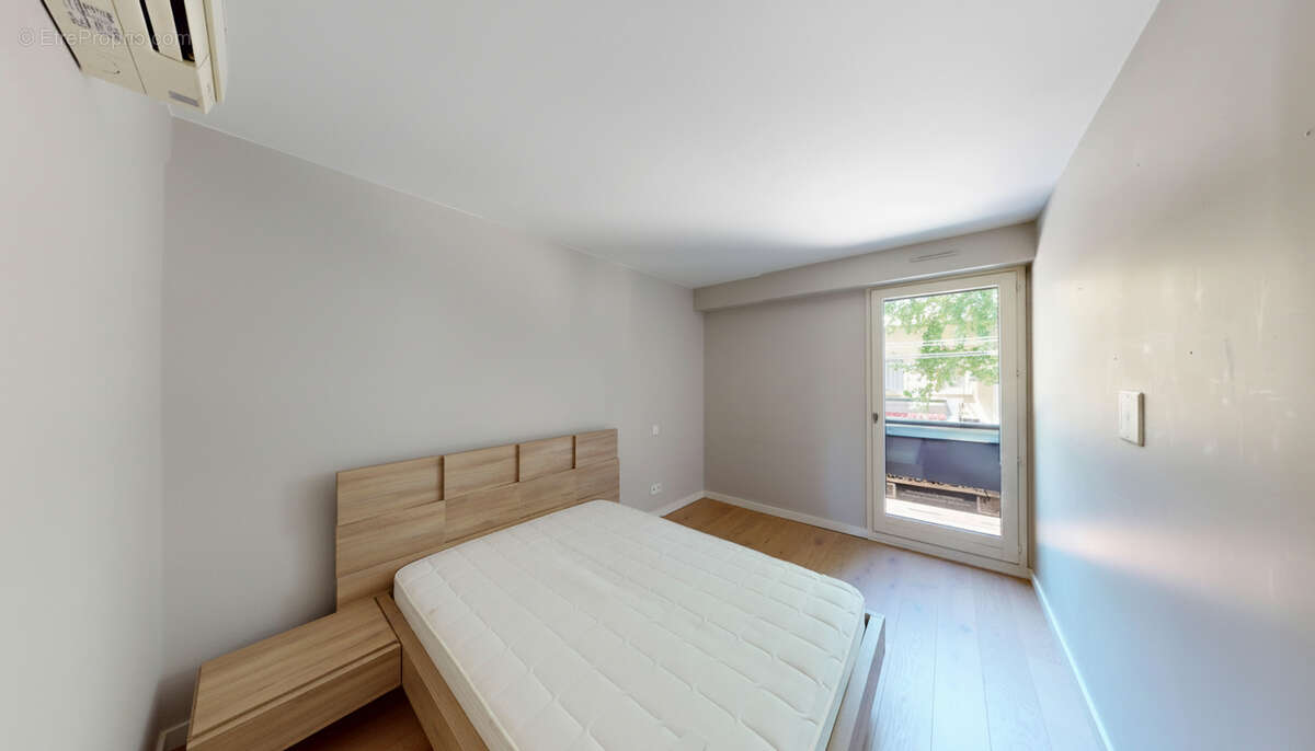 GRENOBLE  ÎLE VERTE  T3 de 76 m² Rénovation haut de gamme - photo 6
