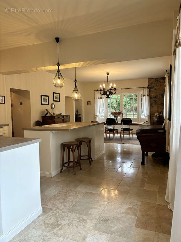 Maison à SAINT-PRYVE-SAINT-MESMIN