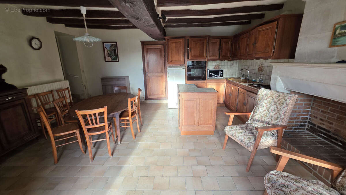 Maison à YZEURES-SUR-CREUSE