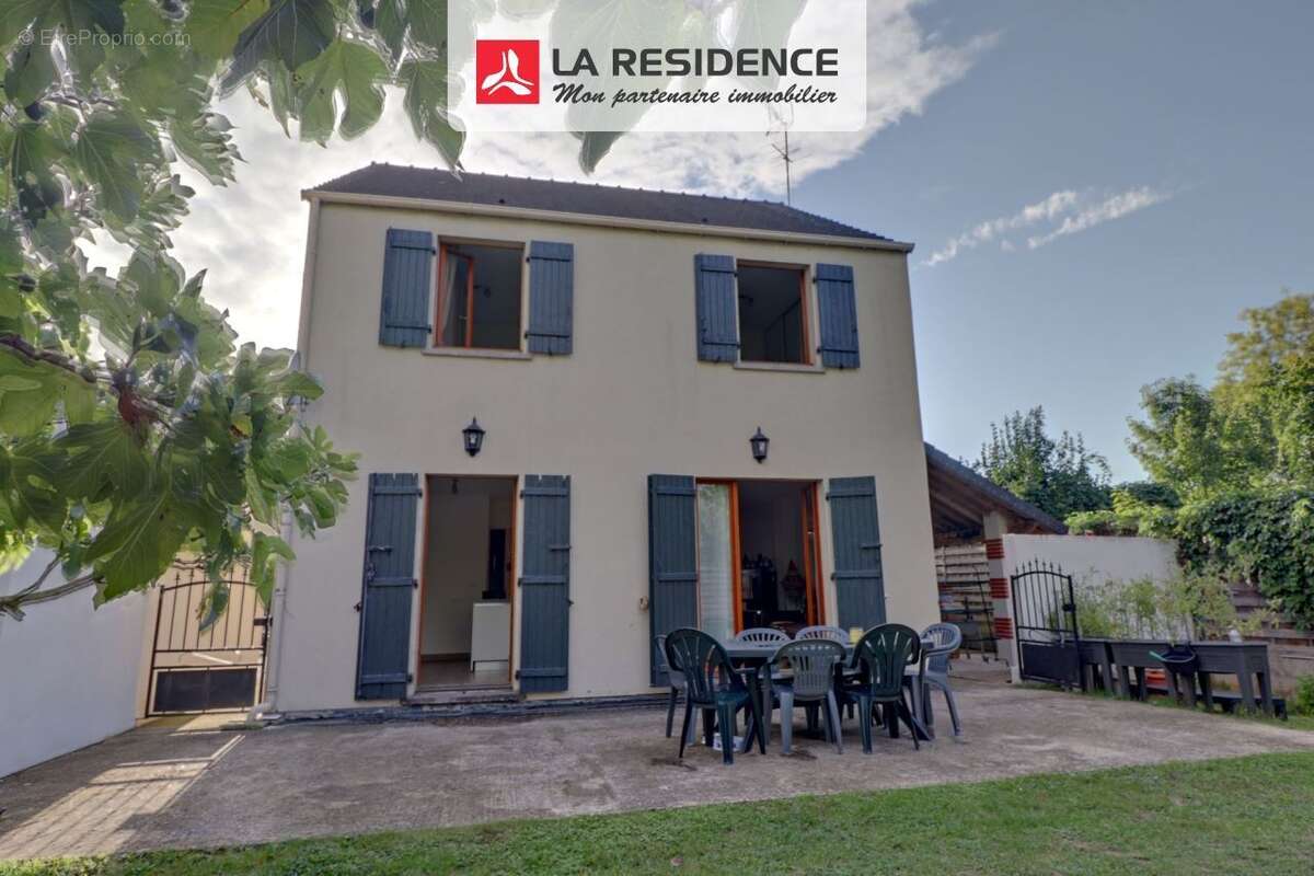 Maison à MAURECOURT