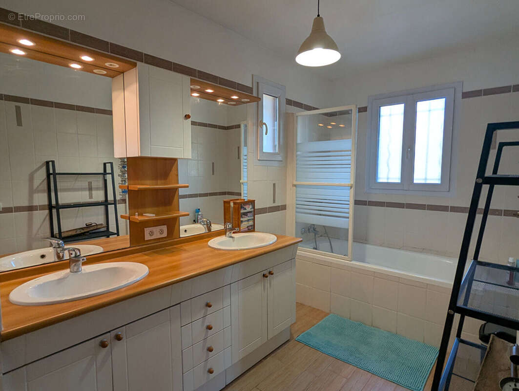 Maison à VILLECROZE