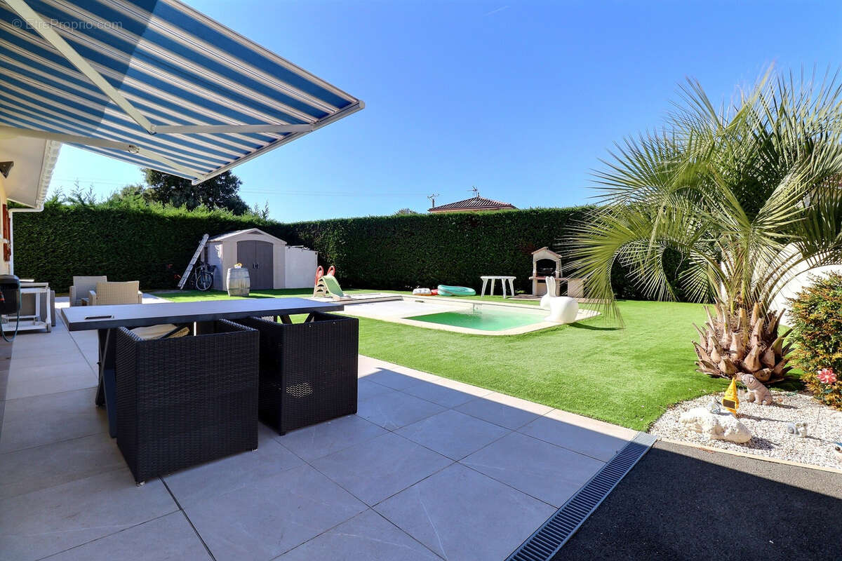 Maison à AMBARES-ET-LAGRAVE