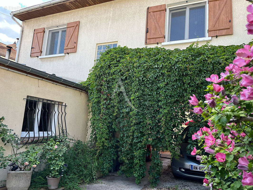 Maison à SAINT-MAUR-DES-FOSSES