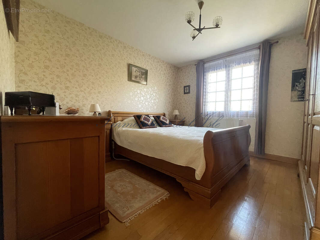 Résidence securisée- ascenseur - t4 - balcon - parking - photo 11