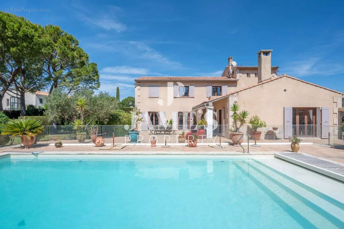 Maison à FONTVIEILLE