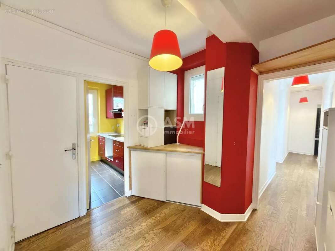 Appartement à COURBEVOIE
