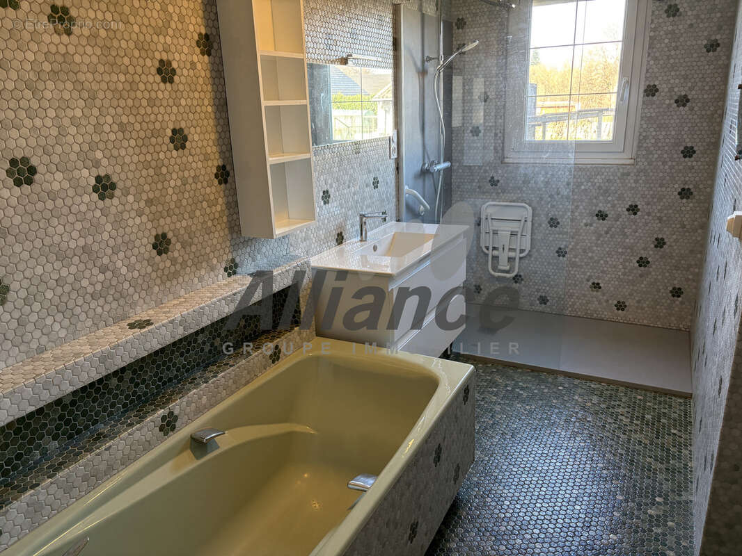 Maison à SAINT-SAUVEUR