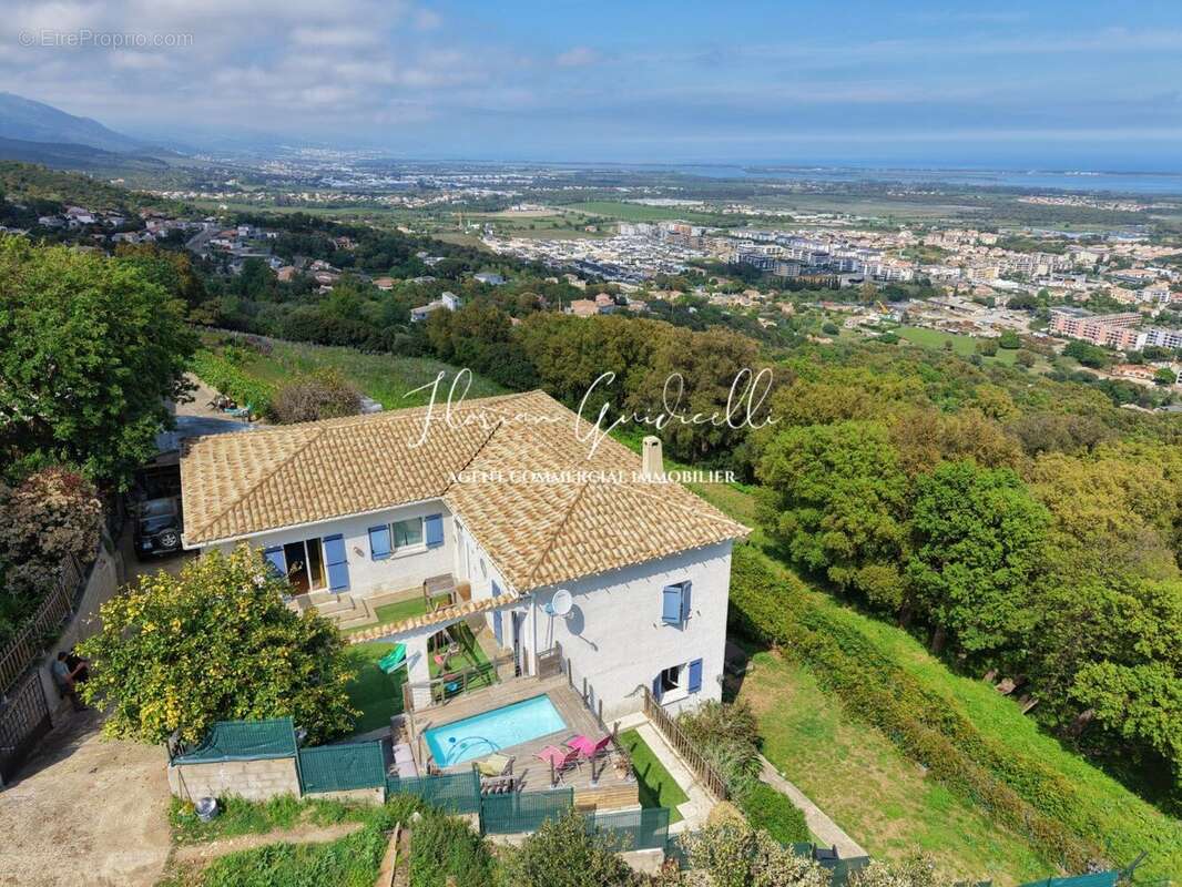 Maison à BORGO