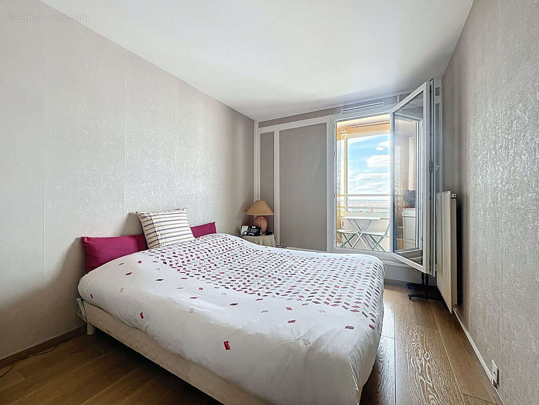 Appartement à NANTERRE