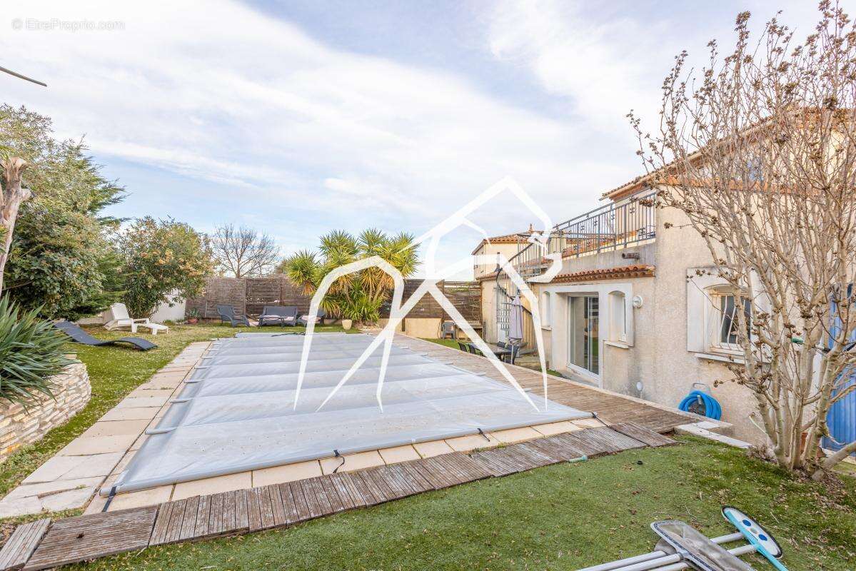 Maison à COURNONSEC