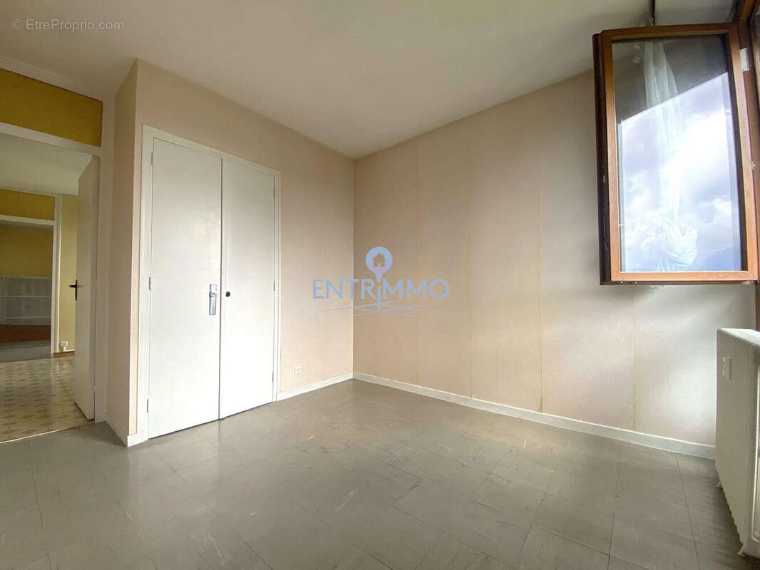Chambre 3 avec Placards - Appartement à ANNECY