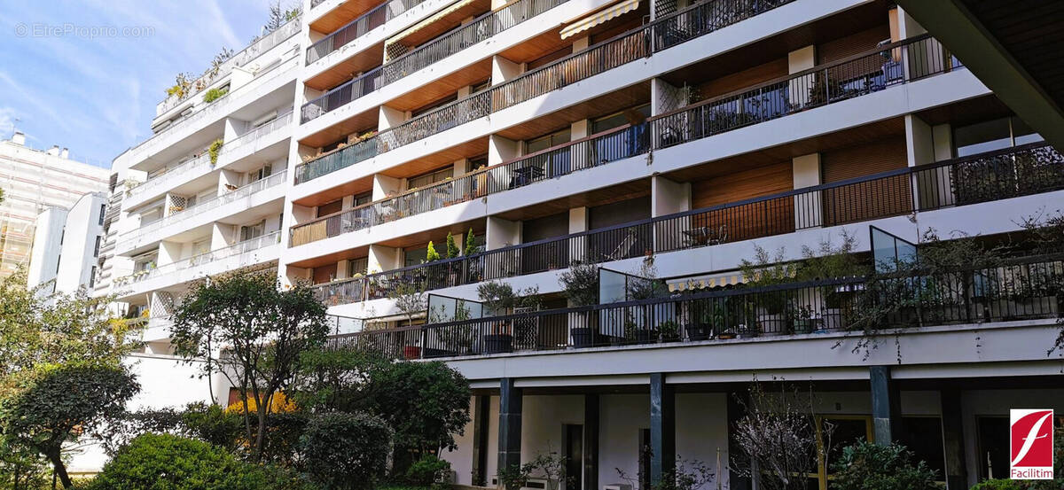 Appartement à PARIS-15E