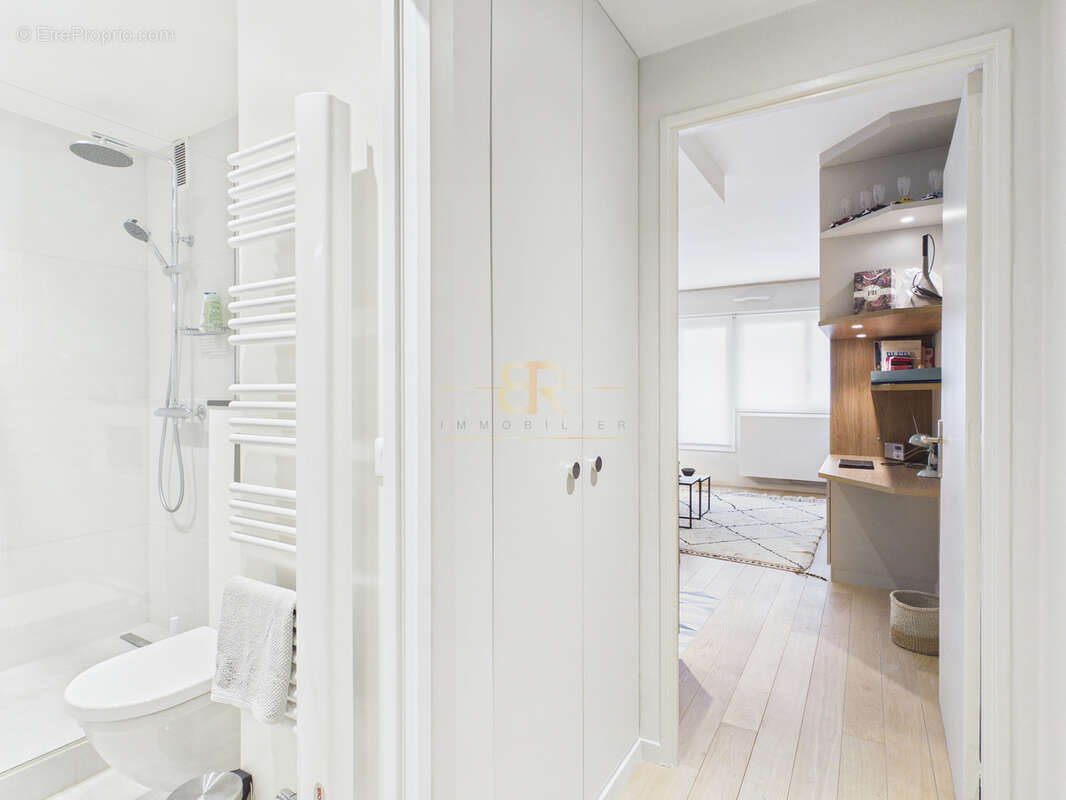 Appartement à PARIS-17E