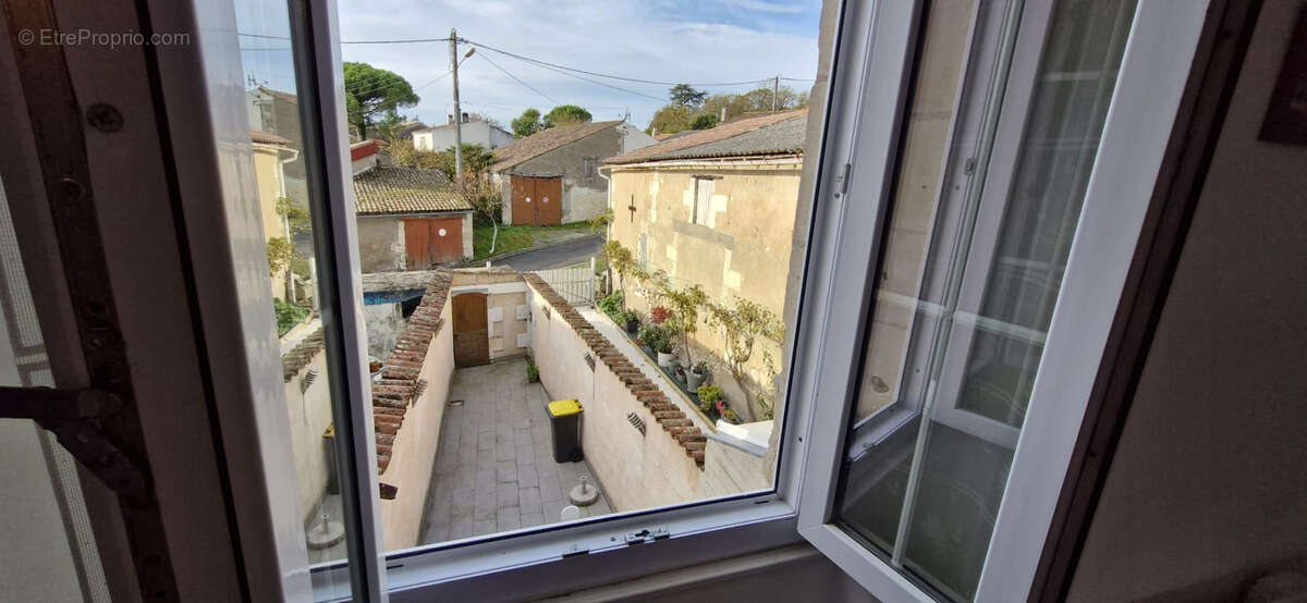 Maison à MORTAGNE-SUR-GIRONDE