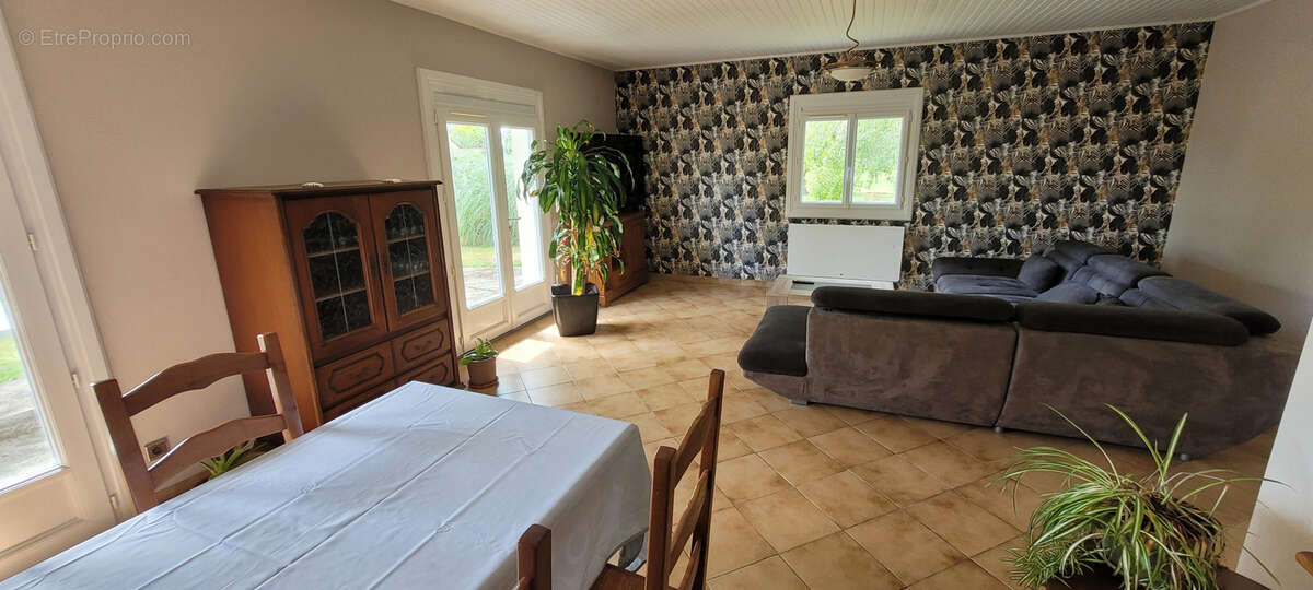 maison de plain-pied 4 chambres sur 2700m2 de terrain - photo 2