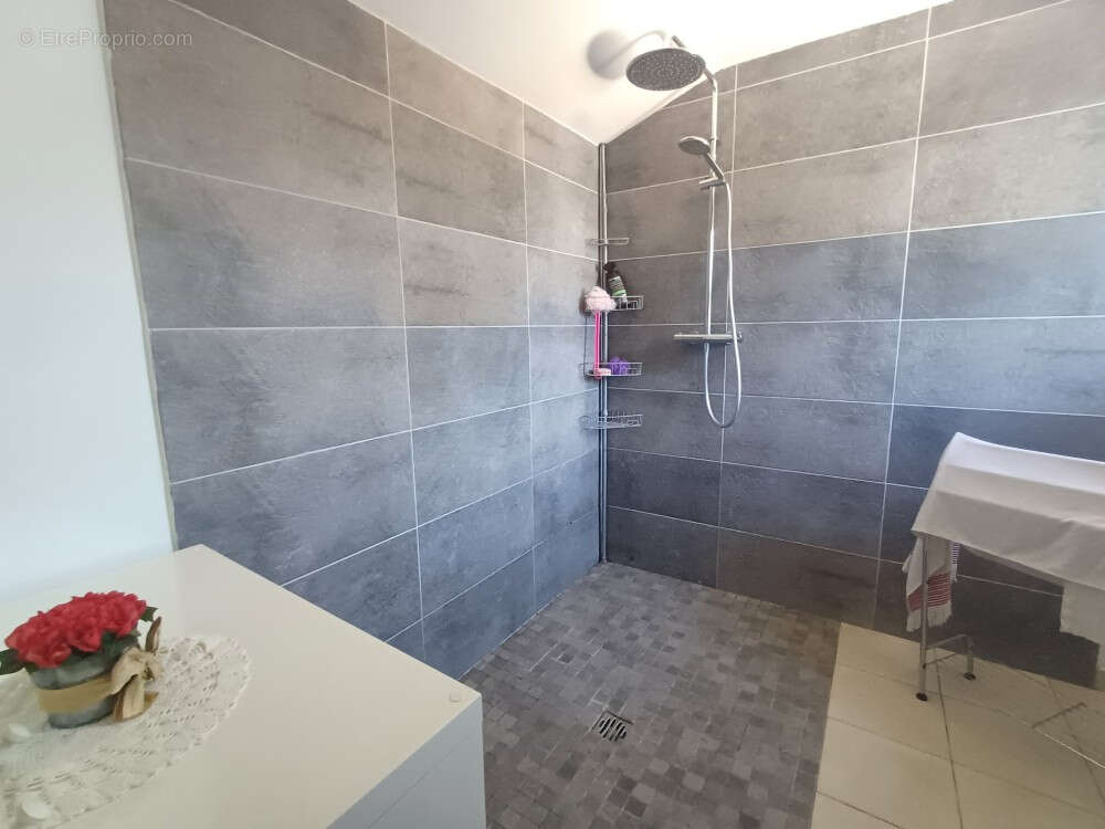 Terrain à SAINT-GEORGES-DE-LA-RIVIERE