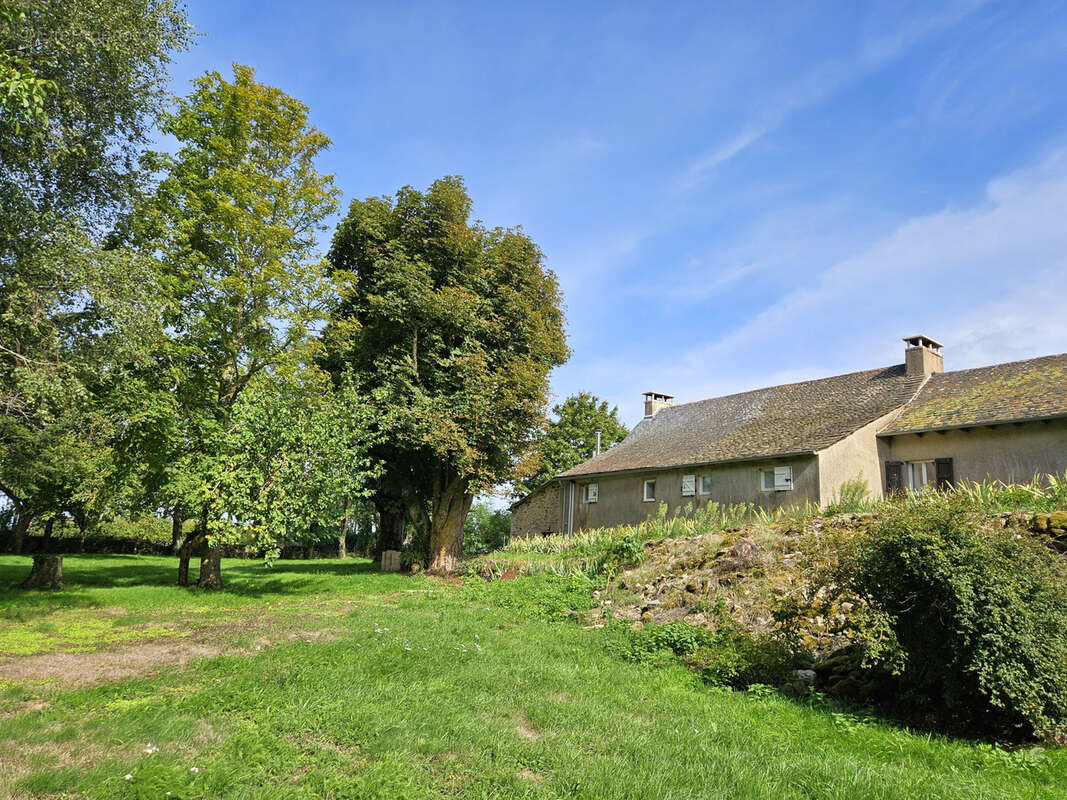 Maison à CALMONT