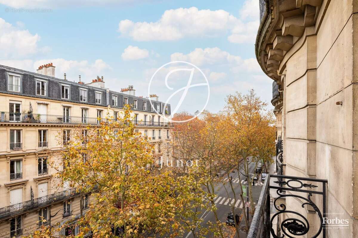 Appartement à PARIS-7E