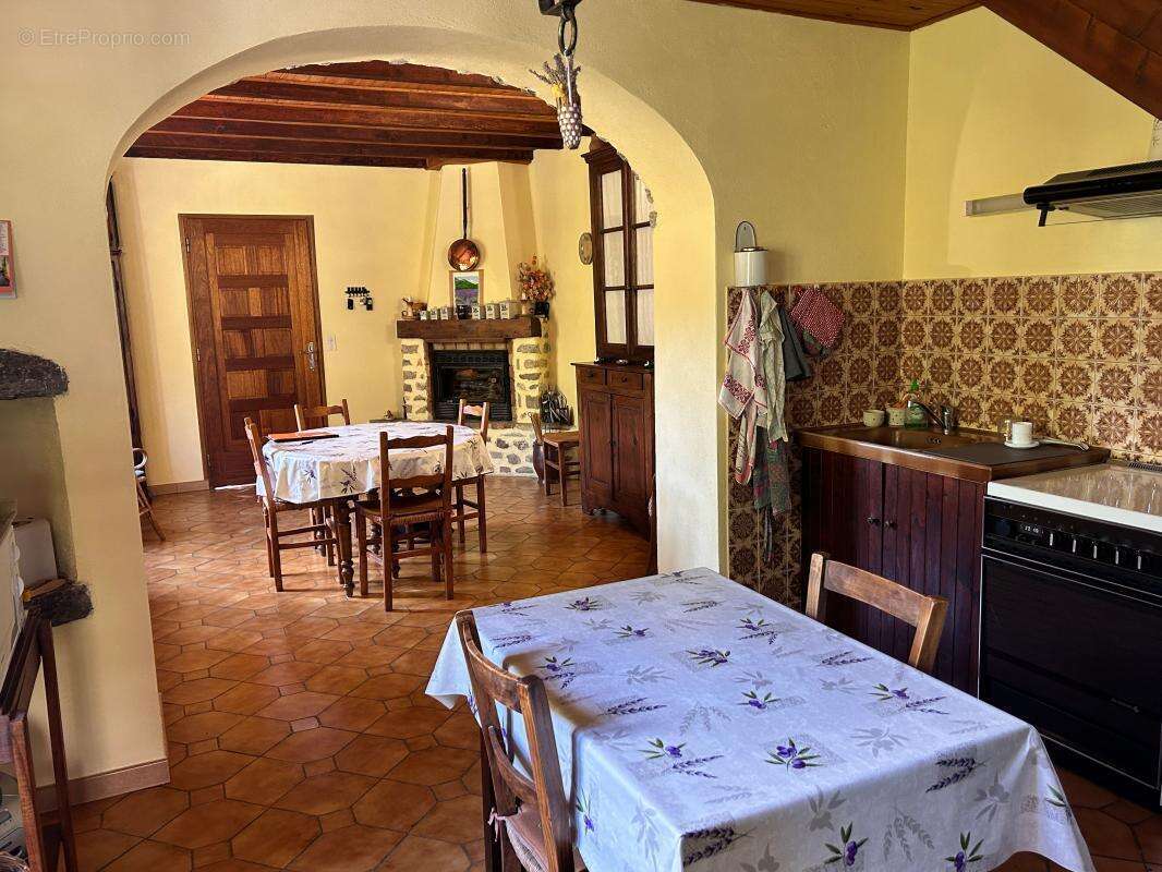 Maison à SAINT-FERREOL-TRENTE-PAS