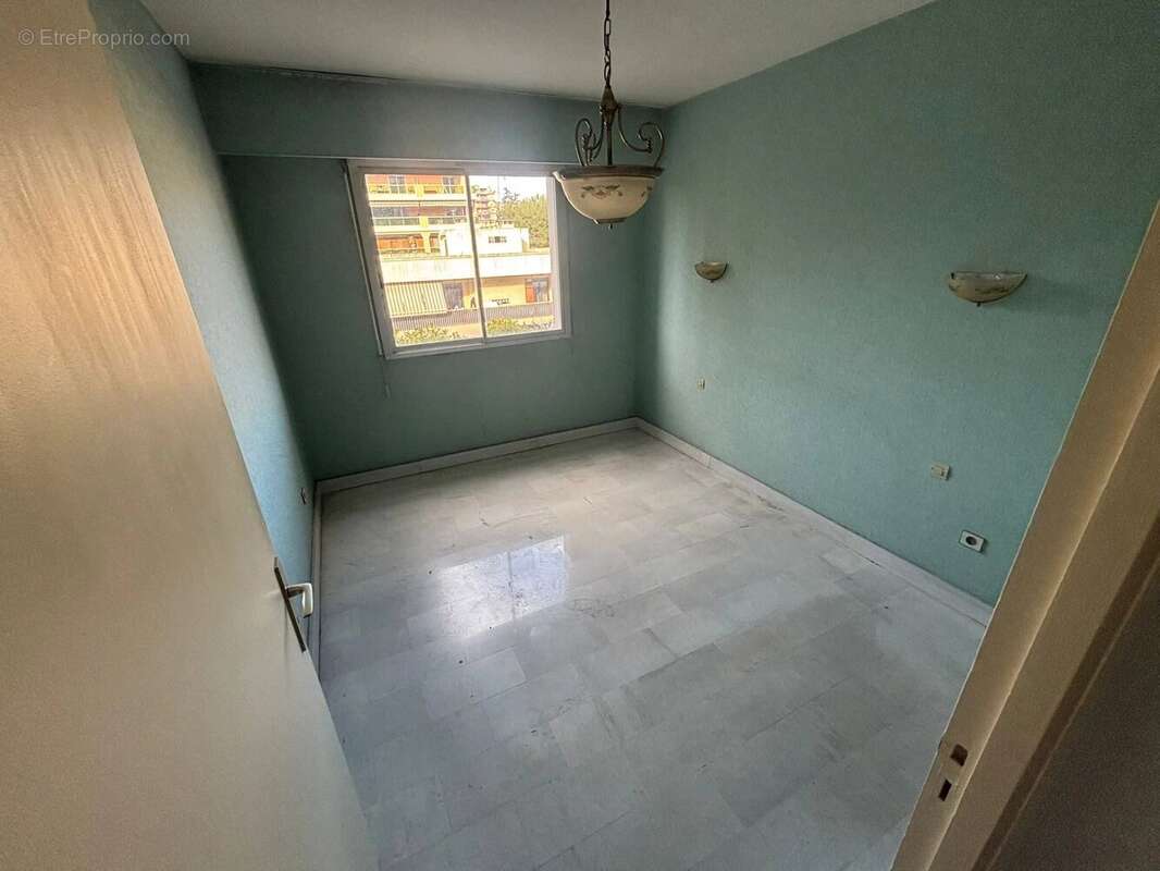 Appartement à SAINT-LAURENT-DU-VAR