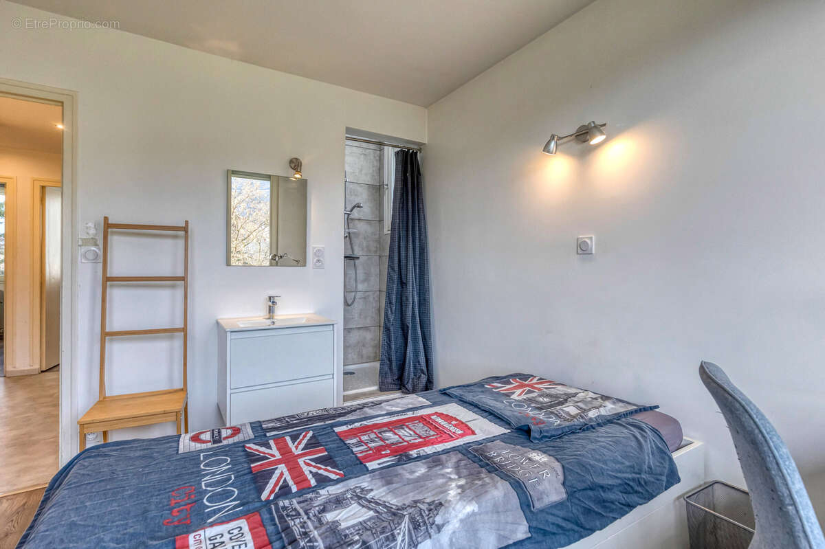 Appartement à SAINT-MARTIN-D'HERES