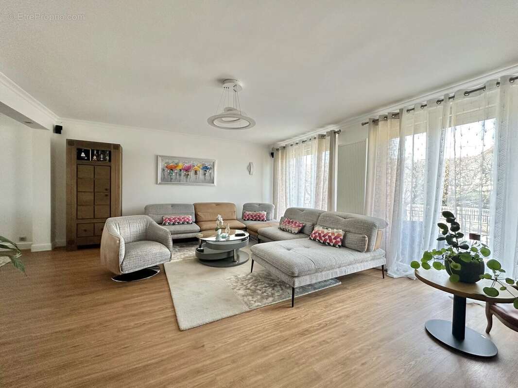 Pavillon familial - centre champs sur marne - photo 6