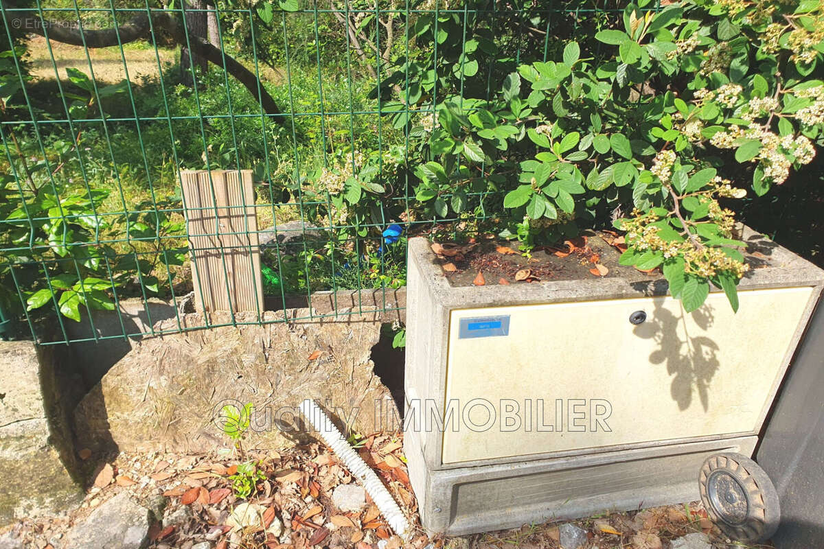 Terrain à MOUANS-SARTOUX