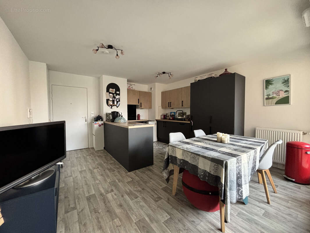 Appartement à EZANVILLE