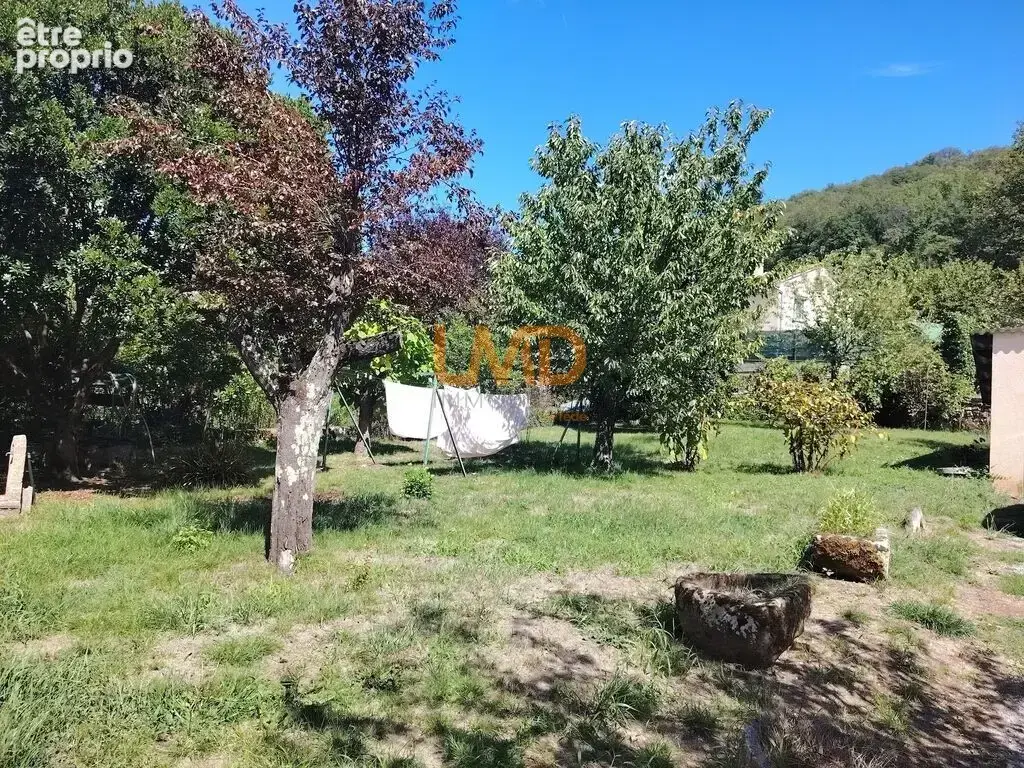 Immeuble de rapport rénové : 3 appartements + caves + garages + - photo 11