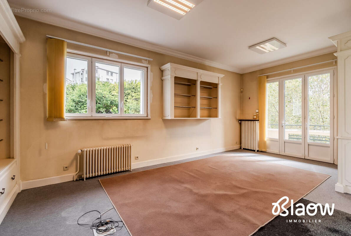 Maison 450 m² à Saint-Etienne  - photo 9