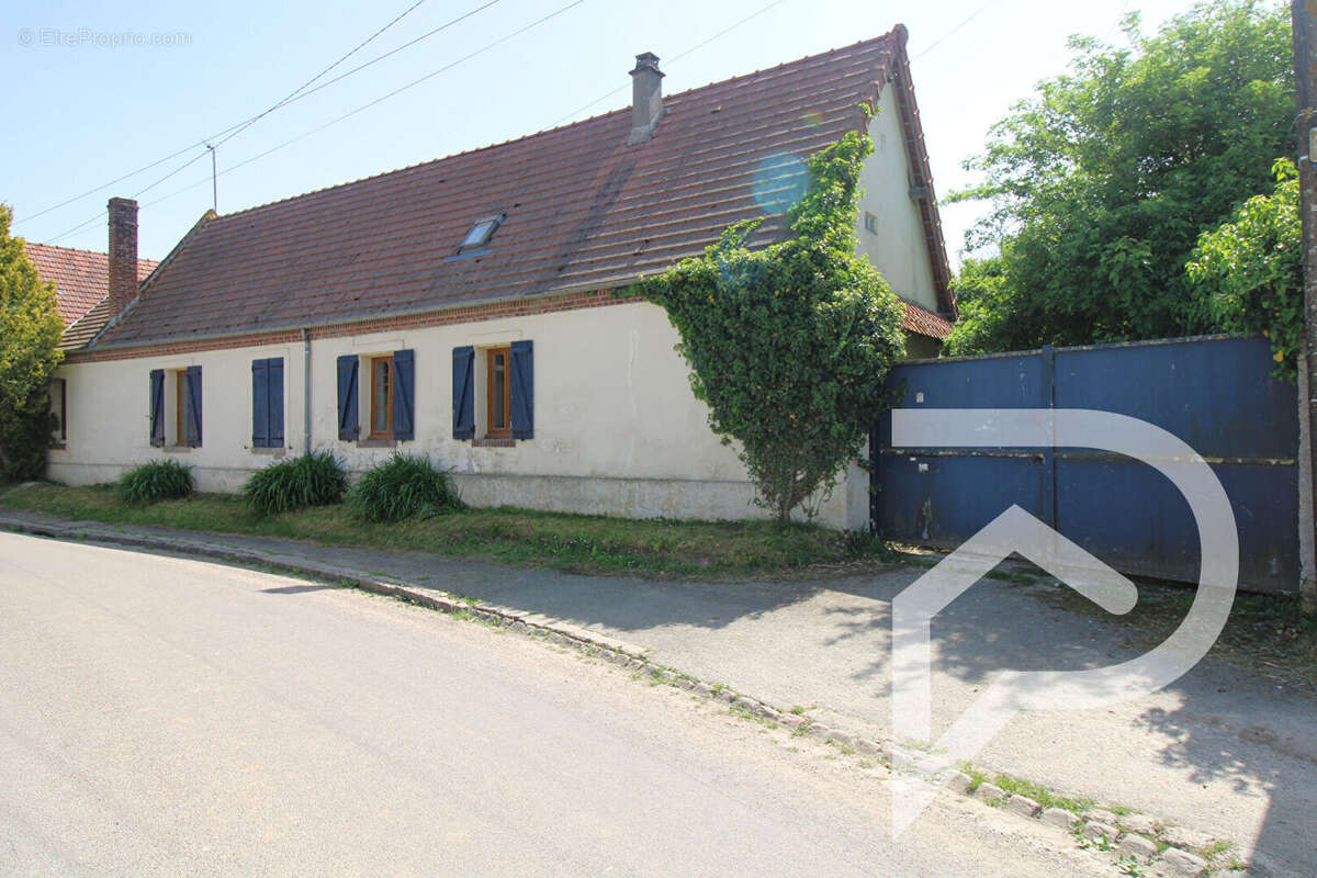Maison à MAIGNELAY-MONTIGNY