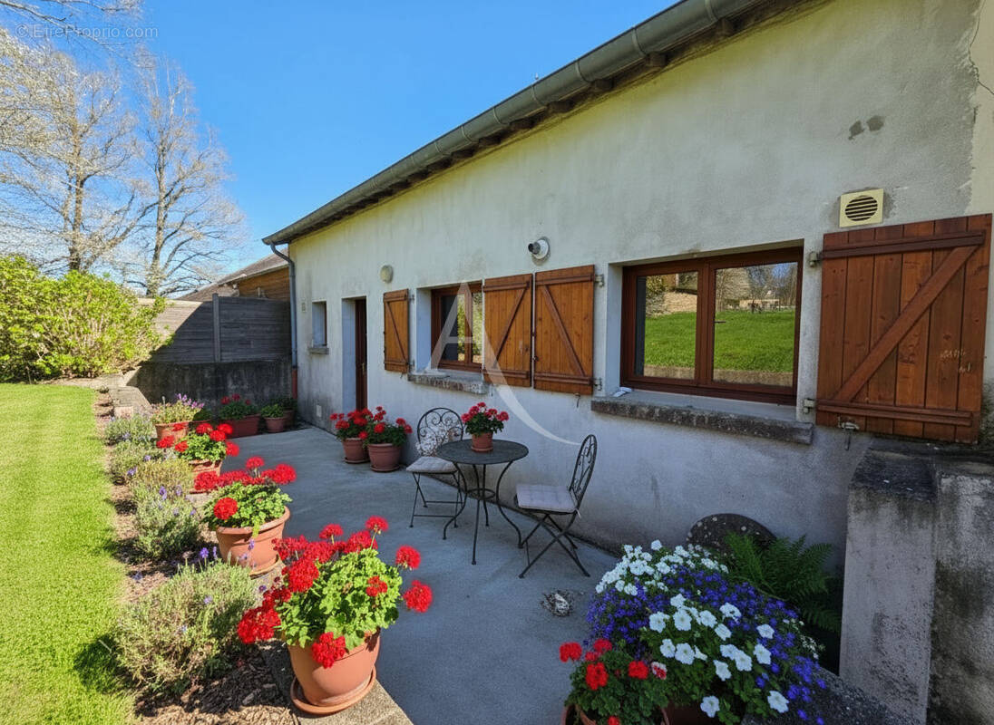 Maison à BAINS-SUR-OUST